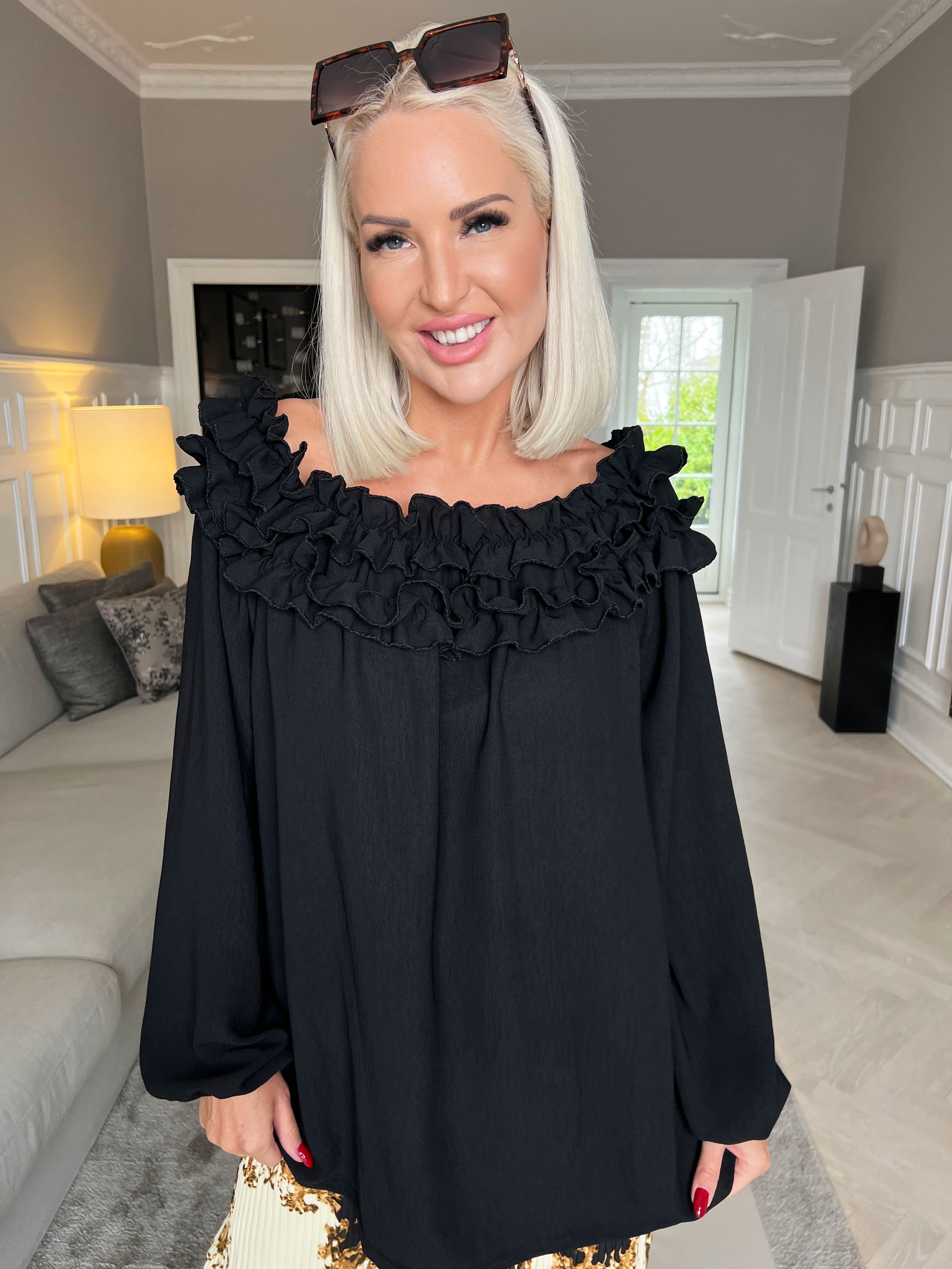 Chili - Fineste tunika bluse med flæser i udskæringen